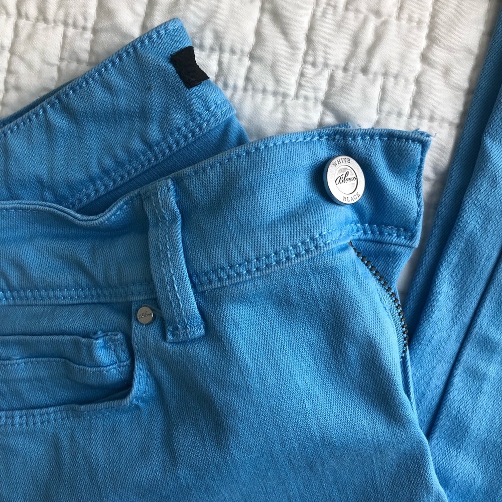 NWOT Blue Jeans, slim, WhiteHouseBlackMarket, 2R